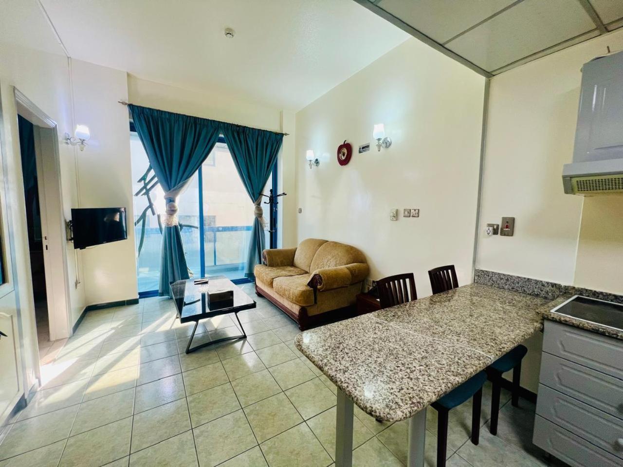 Sky Hotel Apartments Dubai Exterior photo