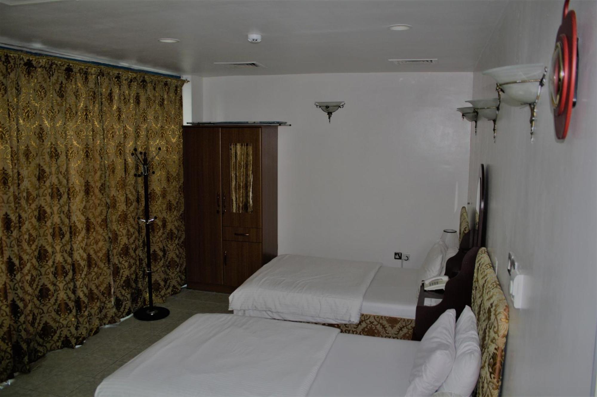 Sky Hotel Apartments Dubai Exterior photo