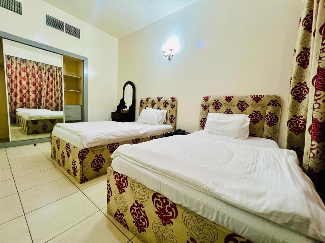 Sky Hotel Apartments Dubai Exterior photo
